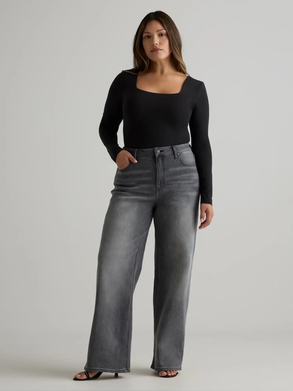 Quince Bella Stretch Relaxed Straight Jeans in Stonewashed Grey Size 30